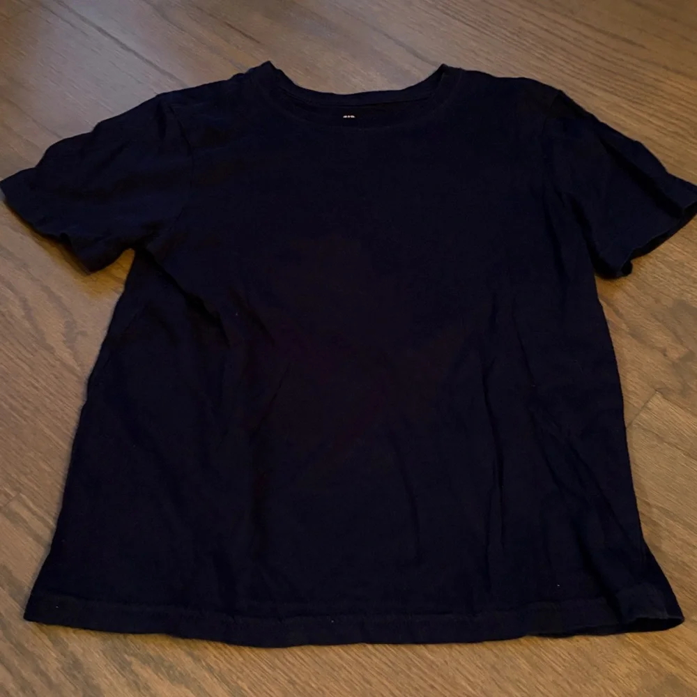 Pair of Gap tees